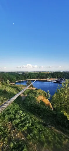 Widok na jezioro i trasę tyrolki